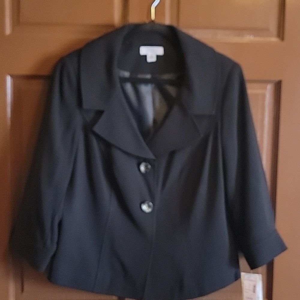 Dressbarn-Black wide collared jkt. with 2 button closure Size 14W. NWT.